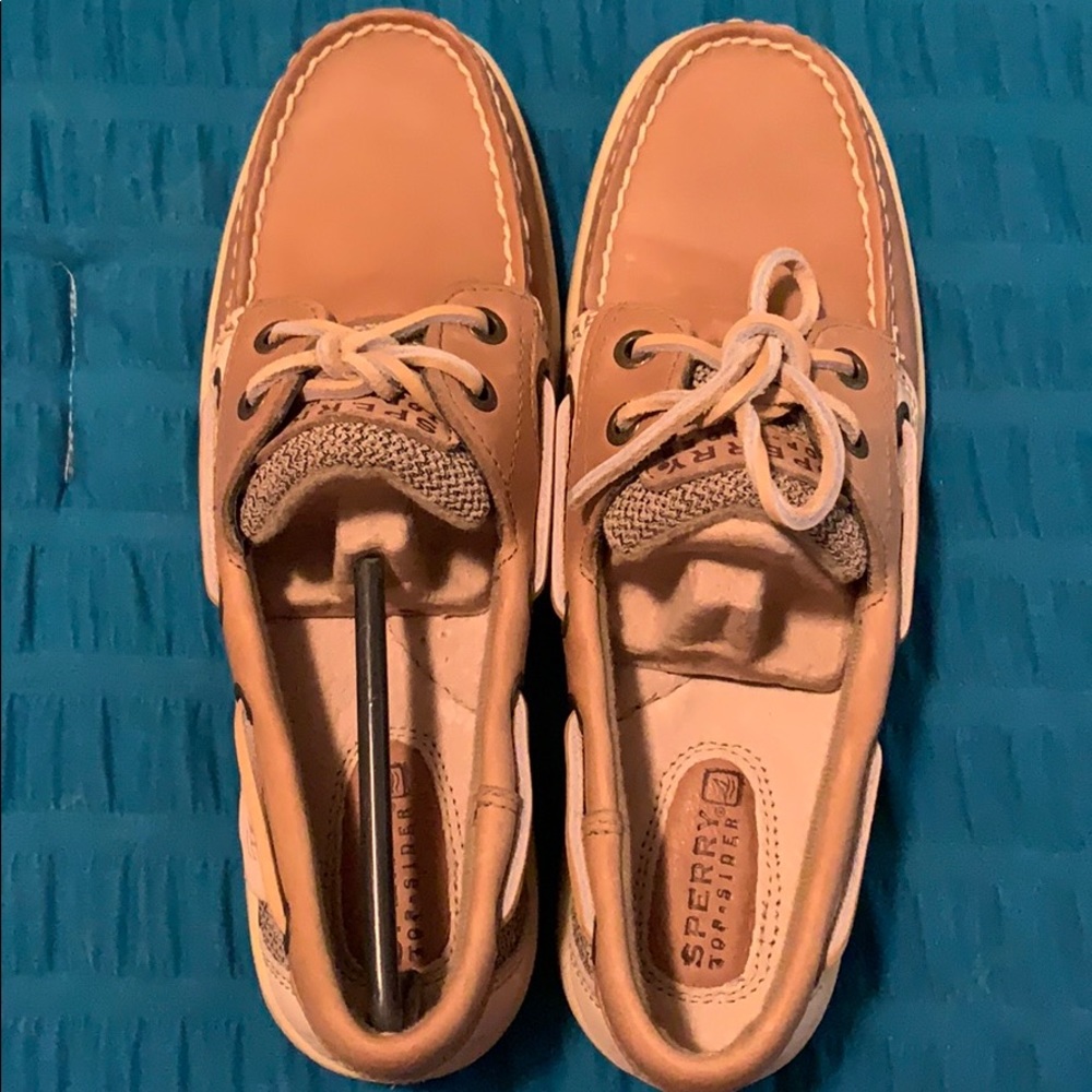 Tan women’s sperrys
